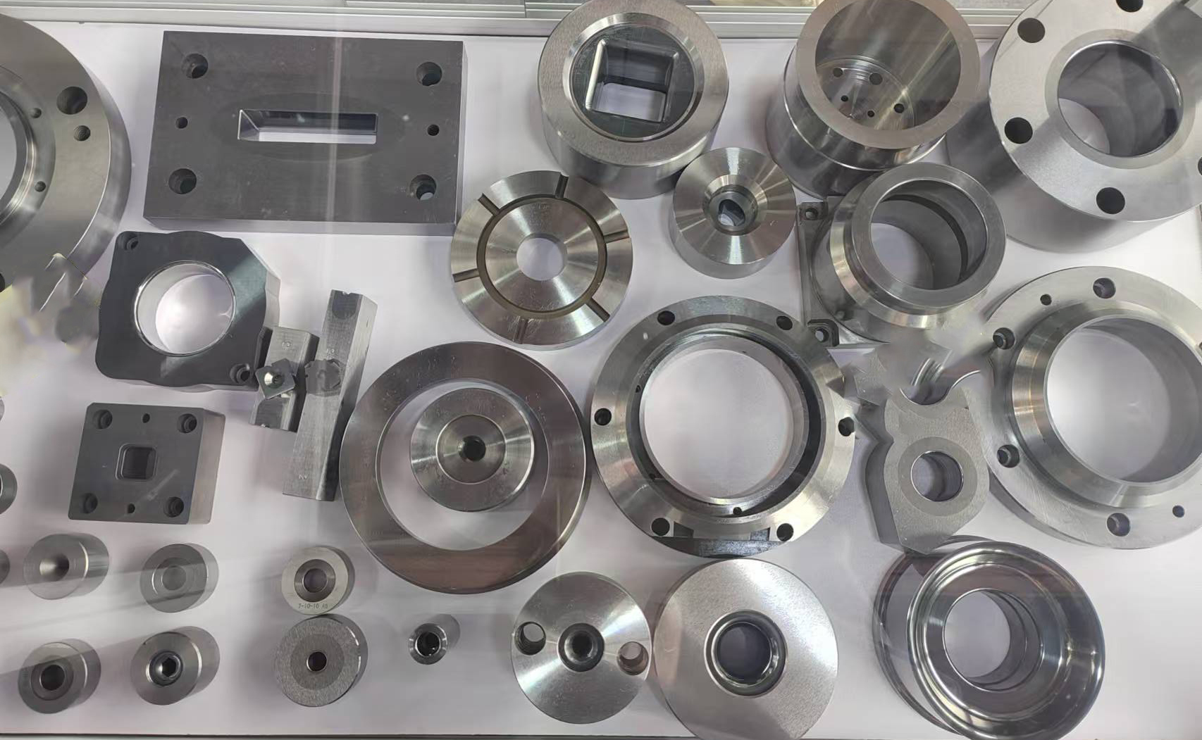 Tungsten Carbide Dies: A Sharp Tool in the Manufacturing Industry